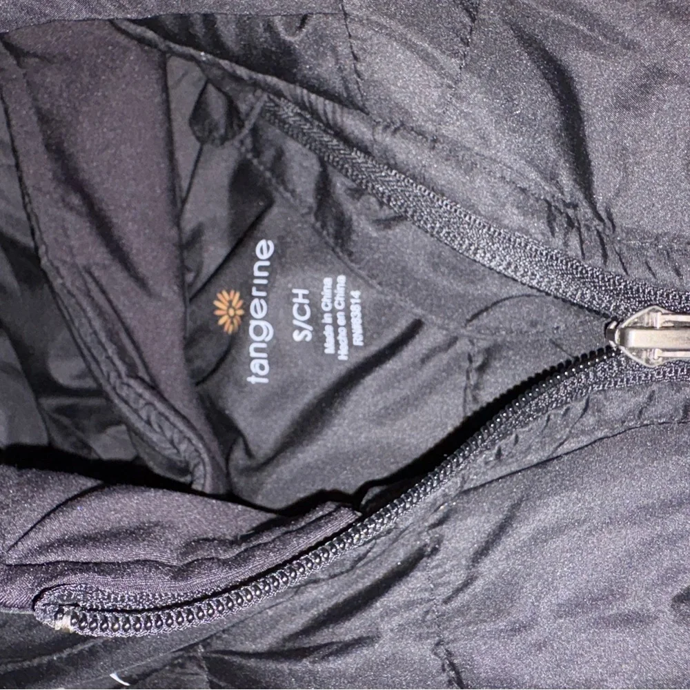 Tangerine Brand Women's Black Puffer Vest - Picture 7 of 8